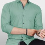 Men Regular Fit Solid Spread Collar Casual Shirt