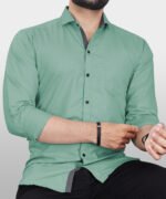 Men Regular Fit Solid Spread Collar Casual Shirt