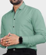 Men Regular Fit Solid Spread Collar Casual Shirt - Image 4
